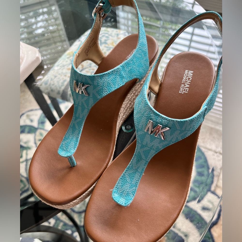Brand new Michael Kors Laney Thong Espadrille